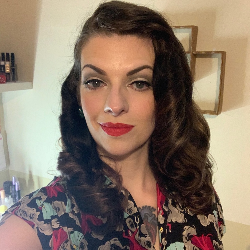 Meet your Posher, Holly